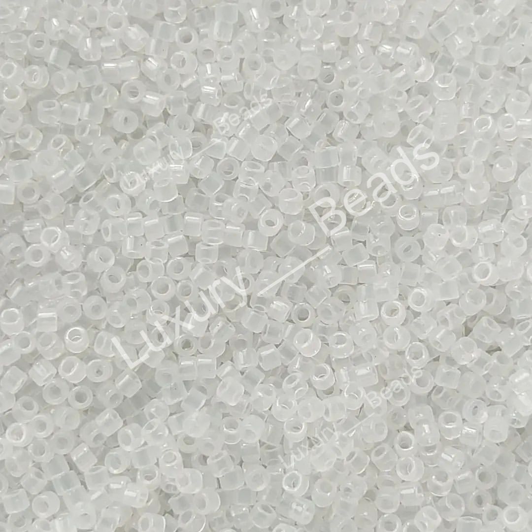 Японский бисер Miyuki Delica 11/0 DB-0220 White Opal
